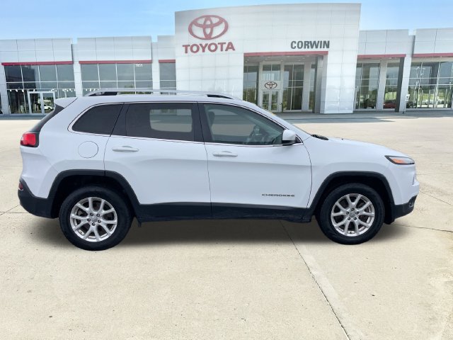 Used 2016 Jeep Cherokee Latitude w/ Cold Weather Group AWD/4WD image 12