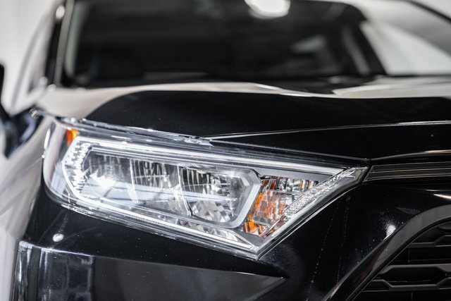 Used 2020 Toyota RAV4 XLE Premium image 11