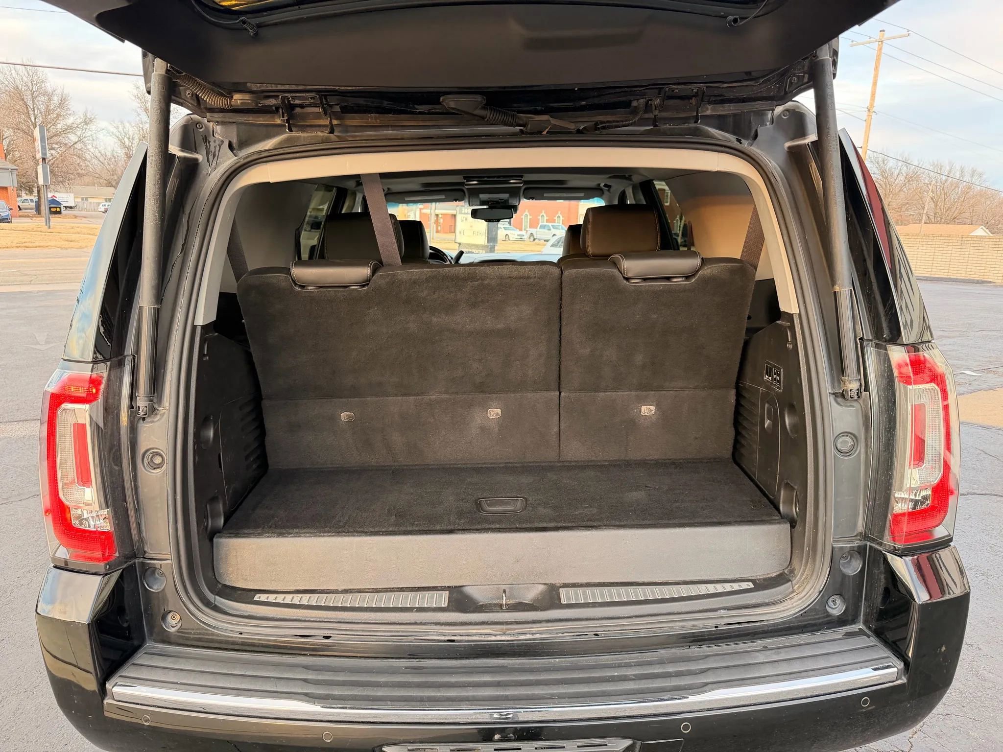 Used 2015 GMC Yukon Denali w/ Premium Package image 5