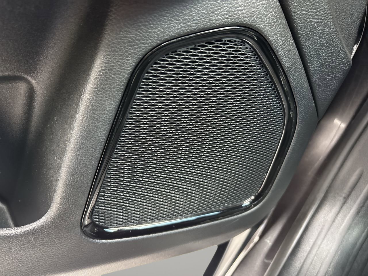 Used 2023 Jeep Compass Limited image 18