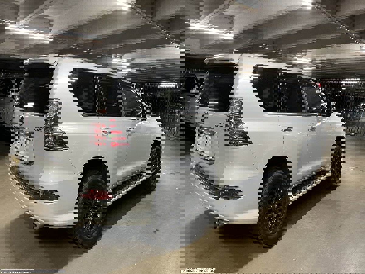 Used 2022 Lexus GX 460 Premium w/ Premium Package AWD/4WD image 6