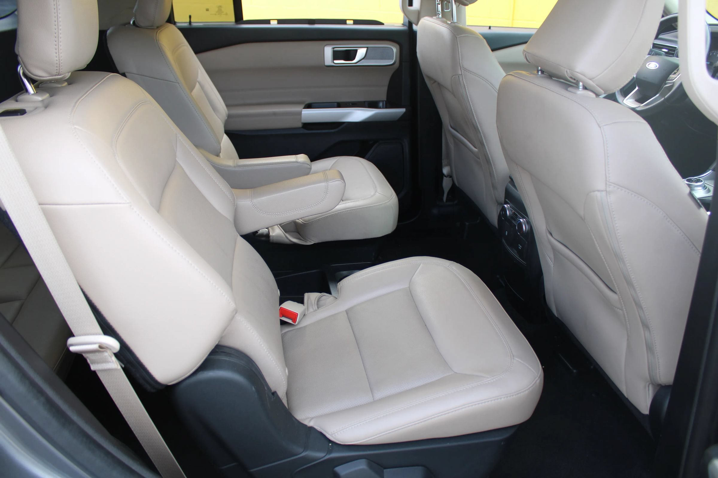 Used 2021 Ford Explorer Limited w/ Equipment Group 301A RWD image 12