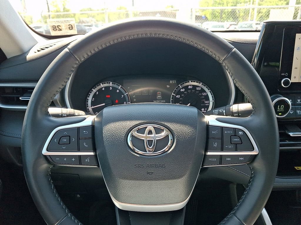 Used 2023 Toyota Highlander XLE AWD/4WD image 20
