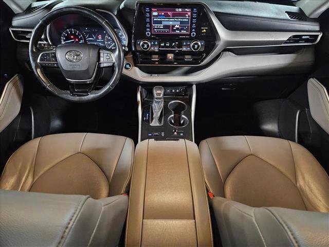 Used 2021 Toyota Highlander XLE image 18