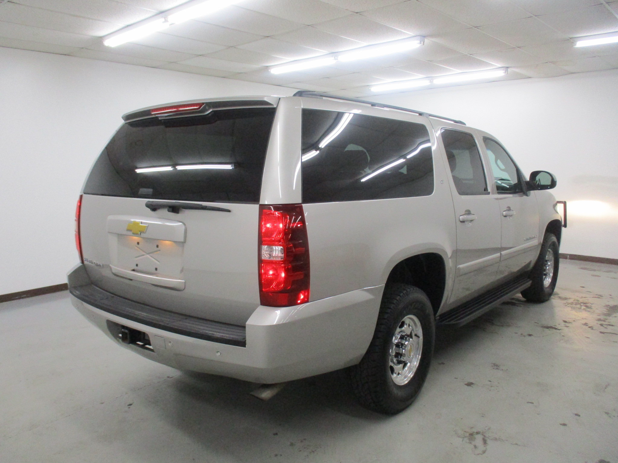 Used 2007 Chevrolet Suburban 2500 LT w/ LT Preferred Equipment Group AWD/4WD image 9