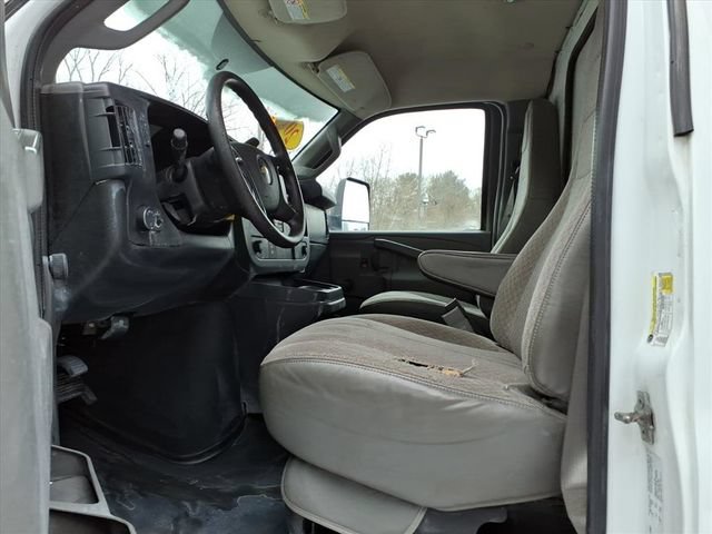 Used 2016 Chevrolet Express 3500 RWD image 13