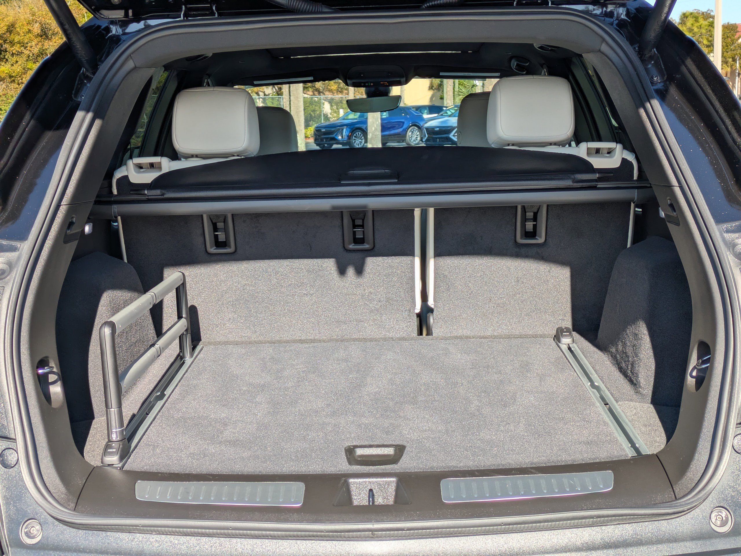 Certified 2025 Cadillac XT5 Sportv w/ Technology Package image 10