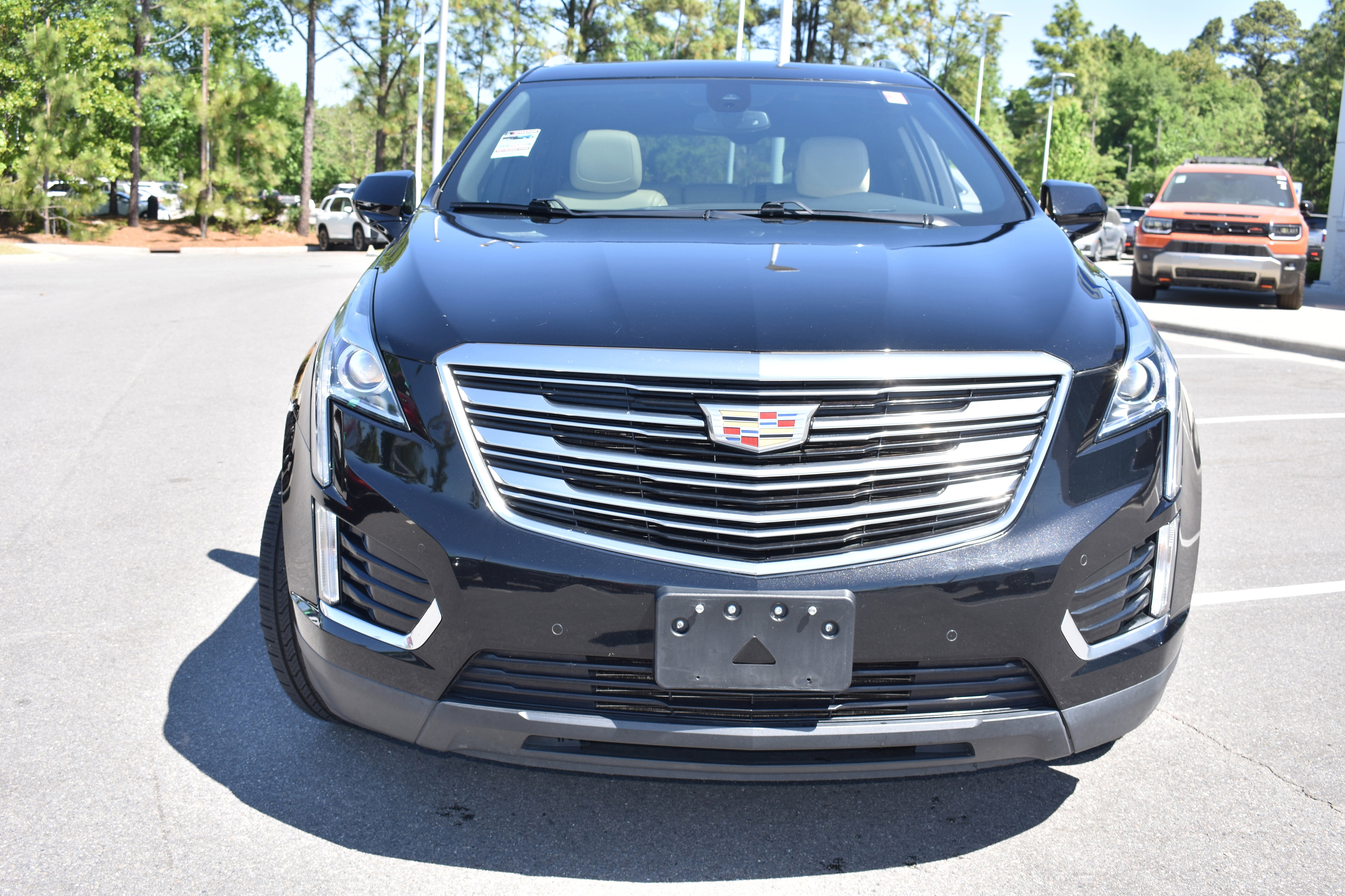 Used 2017 Cadillac XT5 Luxury w/ Driver Awareness Package FWD image 4