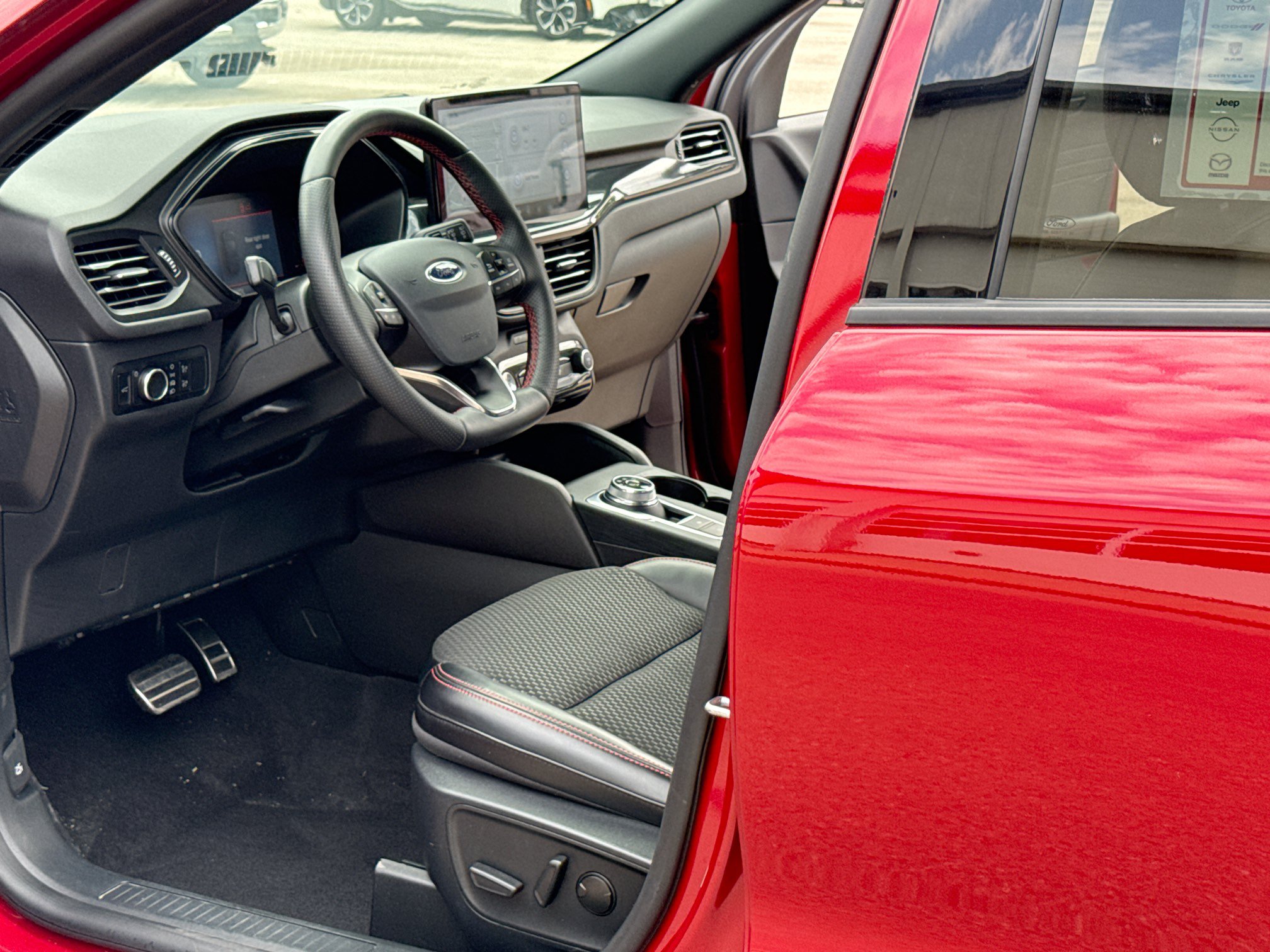 Used 2024 Ford Escape ST-Line w/ Tech Pack #1 AWD/4WD image 11