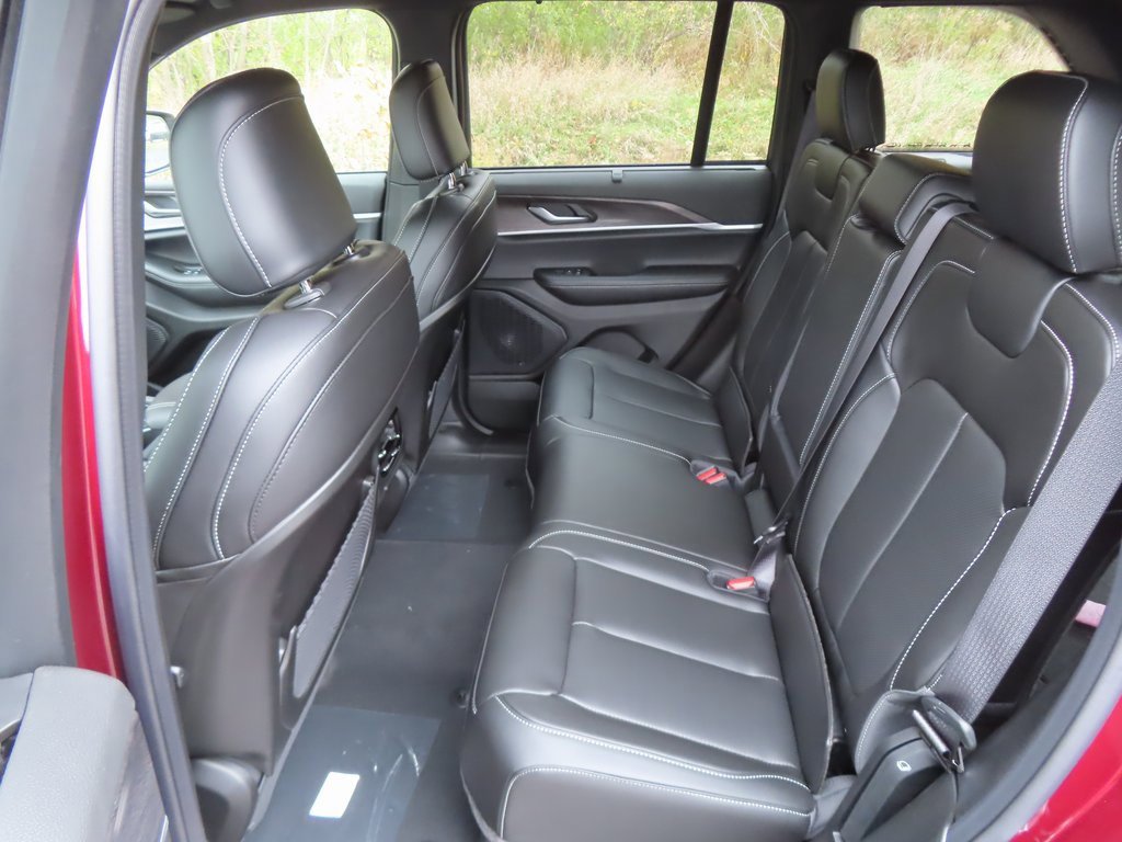 New 2025 Jeep Grand Cherokee Limited w/ Luxury Tech Group II image 23