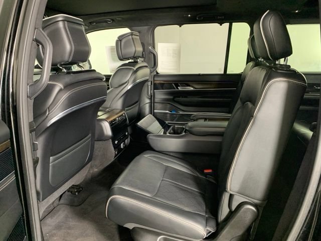 Used 2023 Jeep Grand Wagoneer Series II AWD/4WD image 9