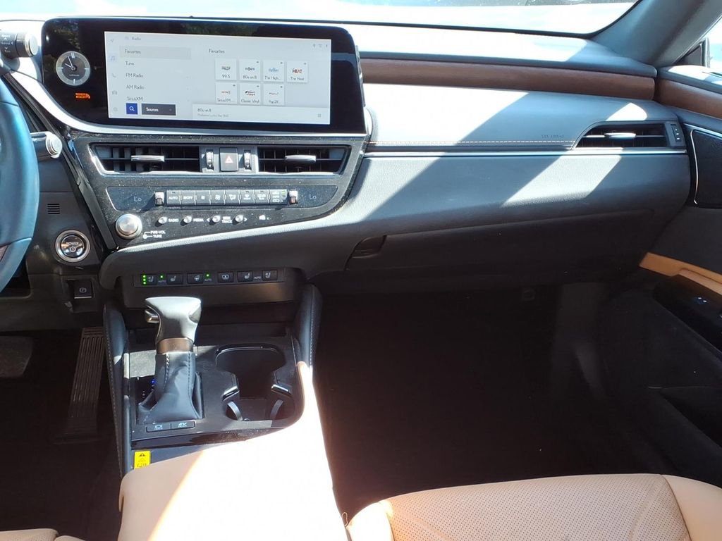 Used 2025 Lexus ES 300h Ultra Luxury w/ Accessory Package (Z2) image 11