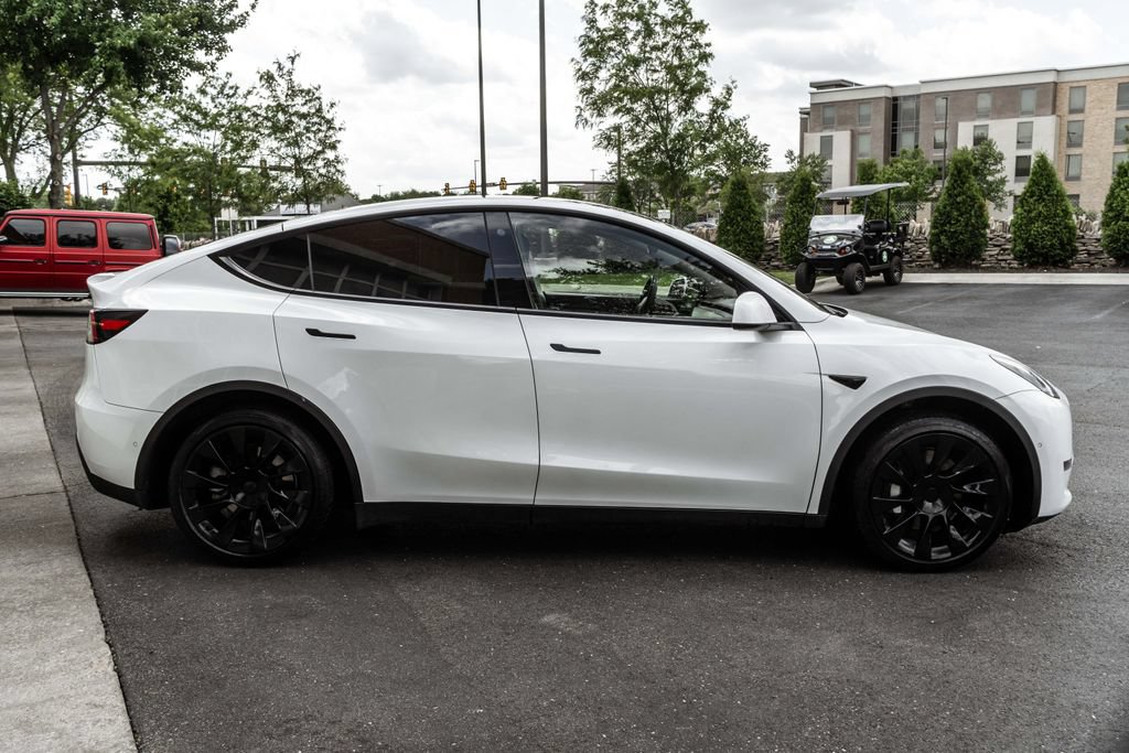 Used 2022 Tesla Model Y Long Range AWD/4WD image 3
