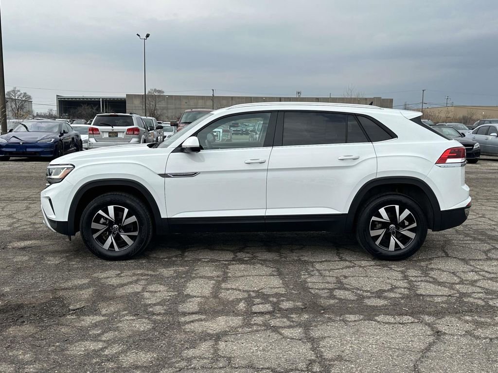 Certified 2023 Volkswagen Atlas Cross Sport SE image 2