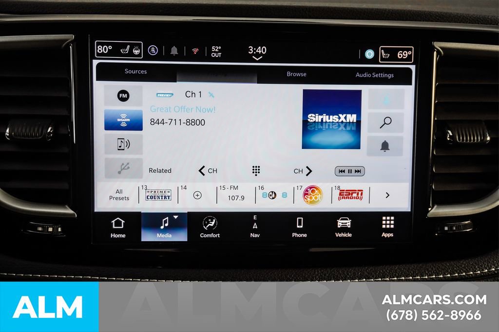 Used 2024 Chrysler Pacifica Select image 37