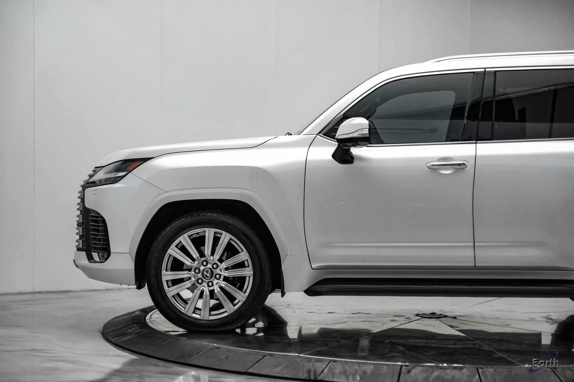 Used 2023 Lexus LX 600 4WD w/ Accessory Package (Z1) image 8