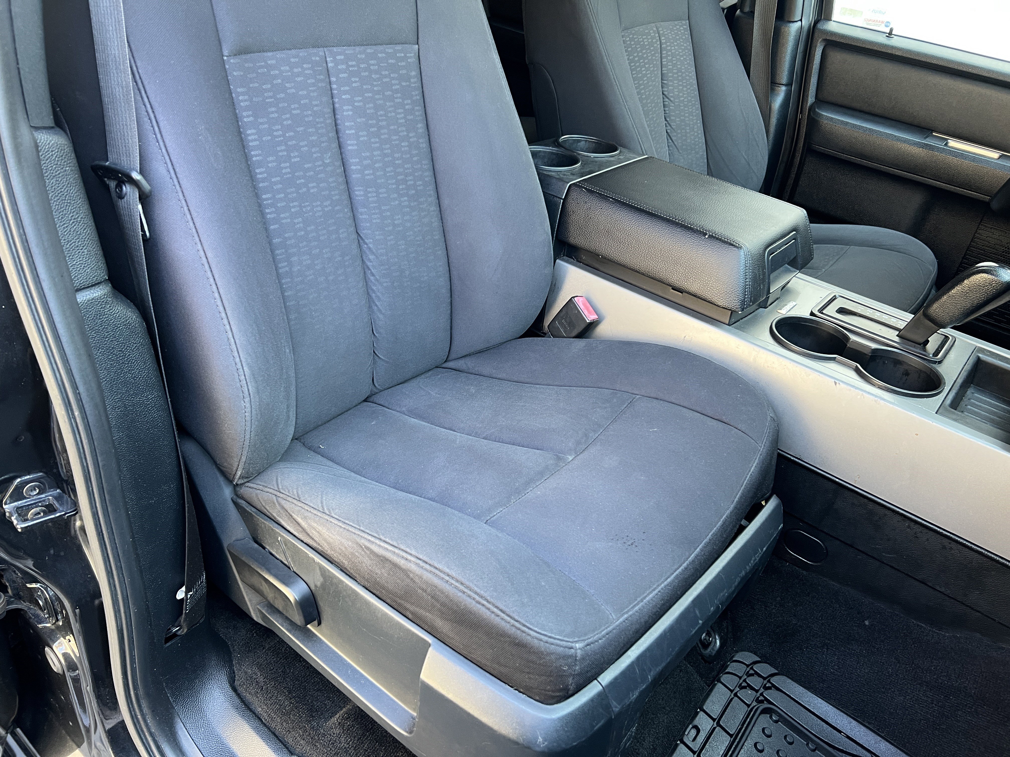 Used 2015 Ford Expedition XLT image 25