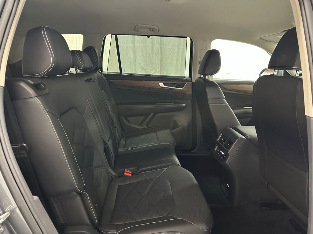 Used 2025 Volkswagen Atlas SE AWD/4WD image 56