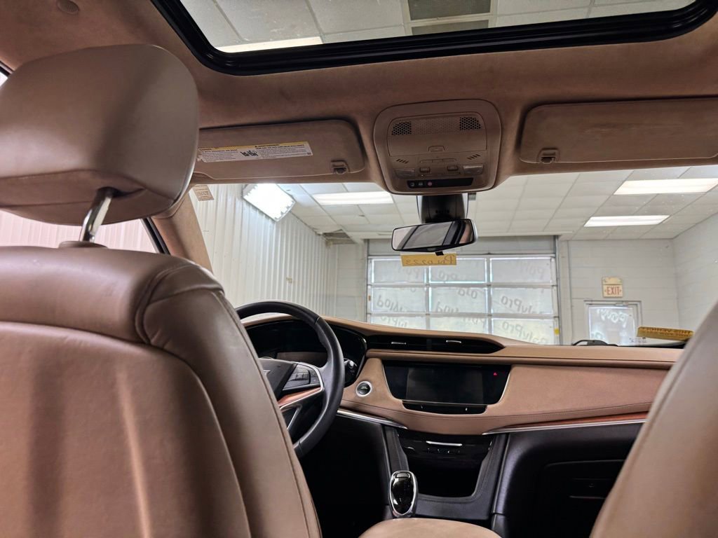 Used 2017 Cadillac XT5 Platinum w/ Driver Assist Package image 24