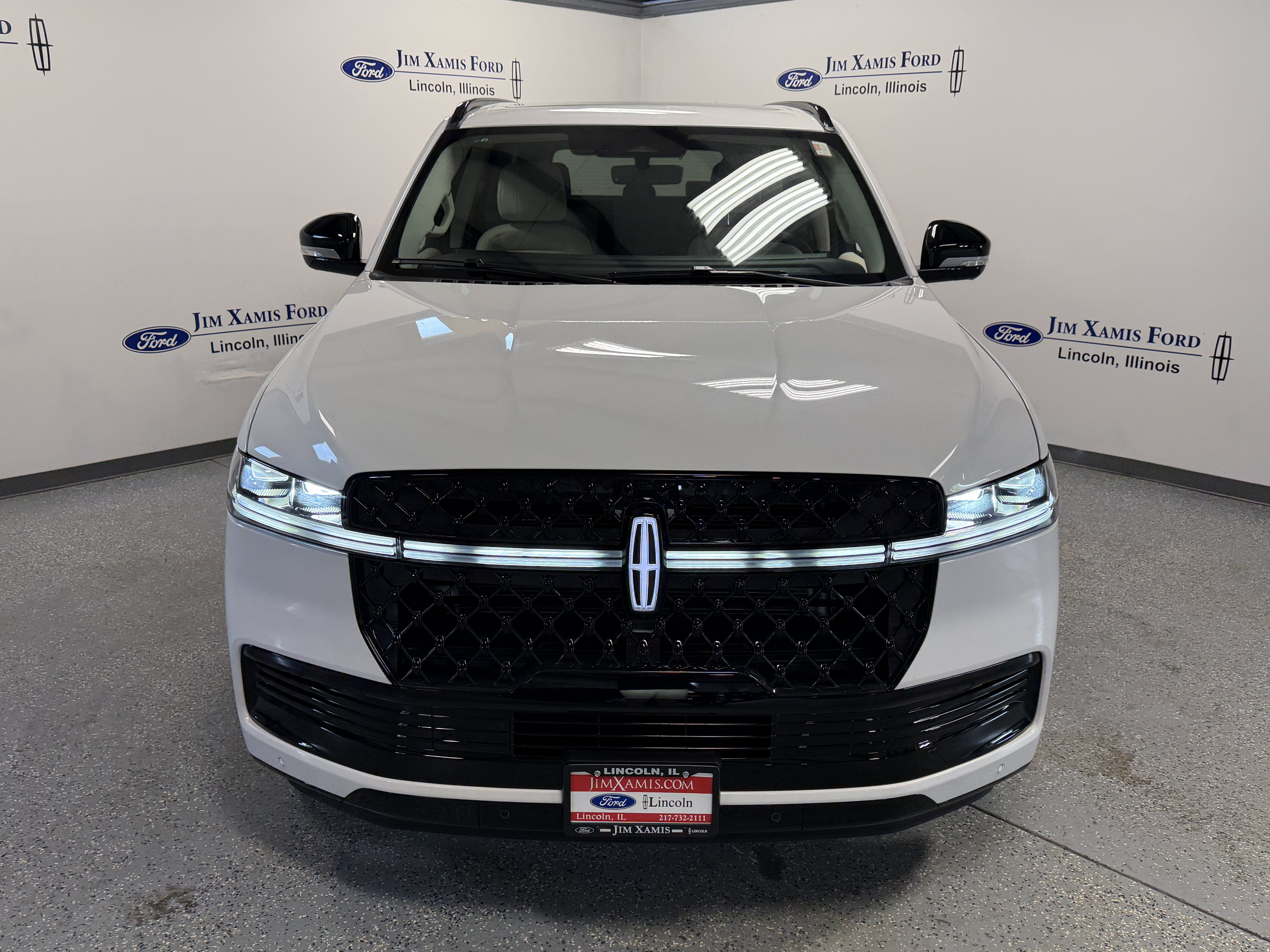 New 2027 Lincoln Navigator Reserve w/ Jet Appearance Package AWD/4WD image 2