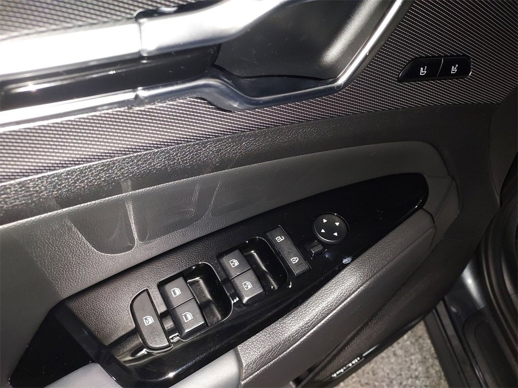 Used 2025 Kia Sportage SX image 19