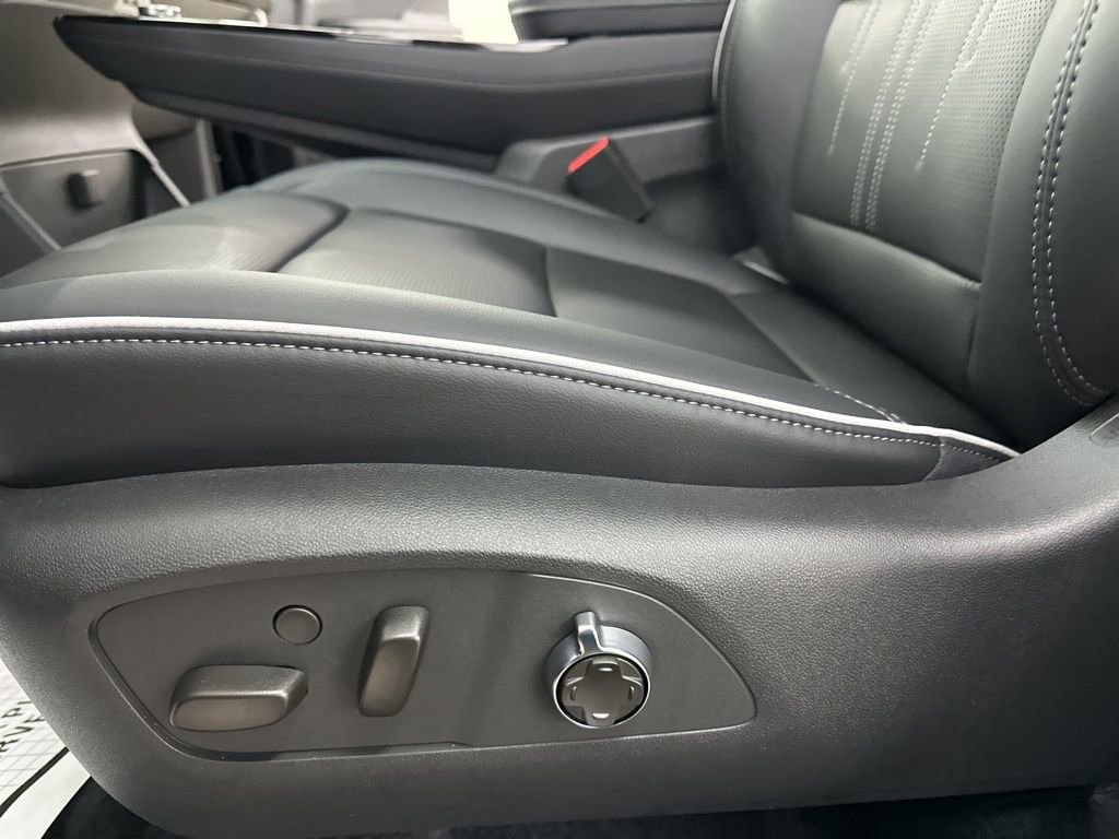 New 2026 Buick Enclave Avenir w/ Super Cruise Package image 32