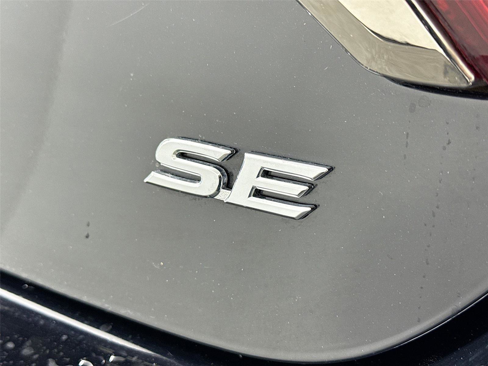 Used 2017 Toyota Camry SE FWD image 12