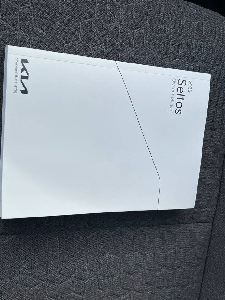 Used 2025 Kia Seltos S AWD/4WD image 19