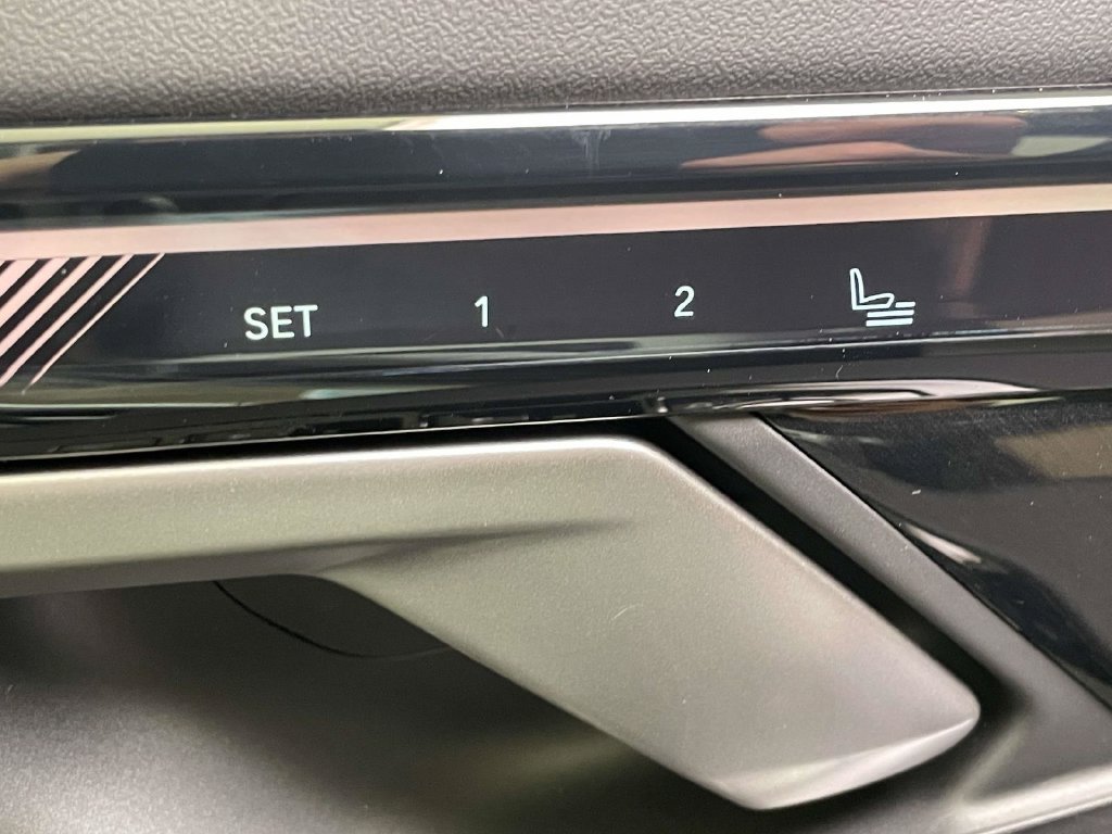 New 2027 BMW 550e xDrive w/ Executive Package AWD/4WD image 31