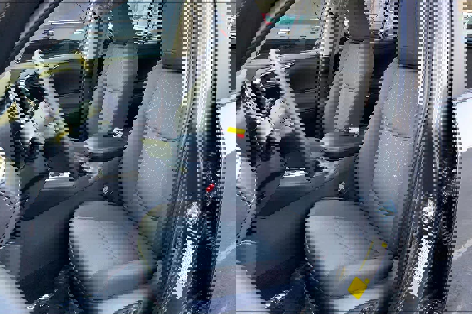 Used 2025 Toyota RAV4 XLE w/ Convenience Package image 8