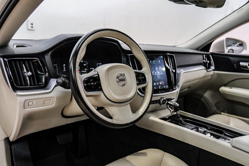 Used 2019 Volvo S60 T5 Momentum w/ Premium Package image 3