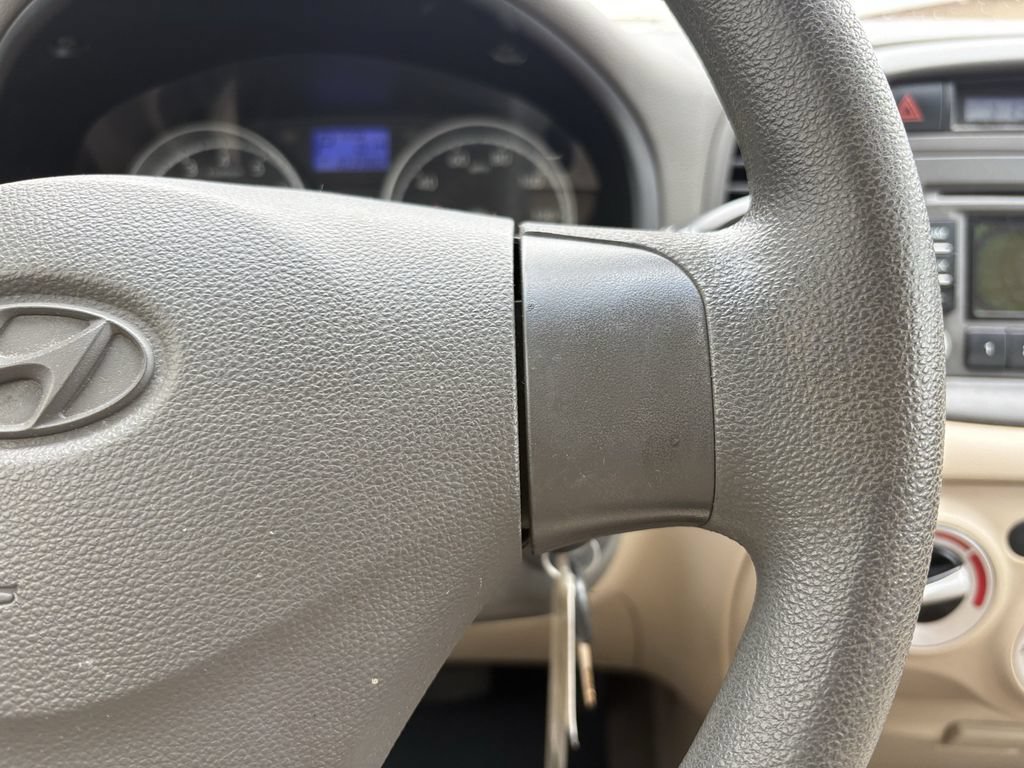Used 2011 Hyundai Accent GLS FWD image 17