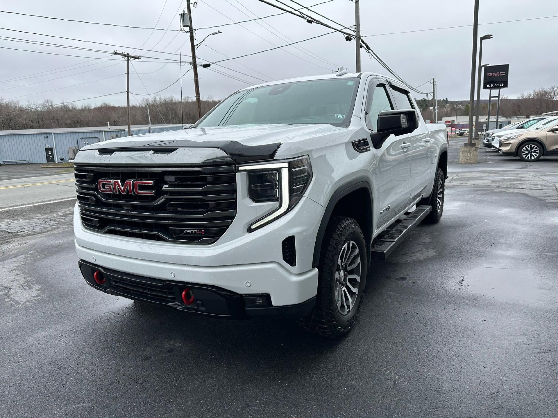 Certified 2023 GMC Sierra 1500 AT4 w/ AT4 Premium Package AWD/4WD image 1