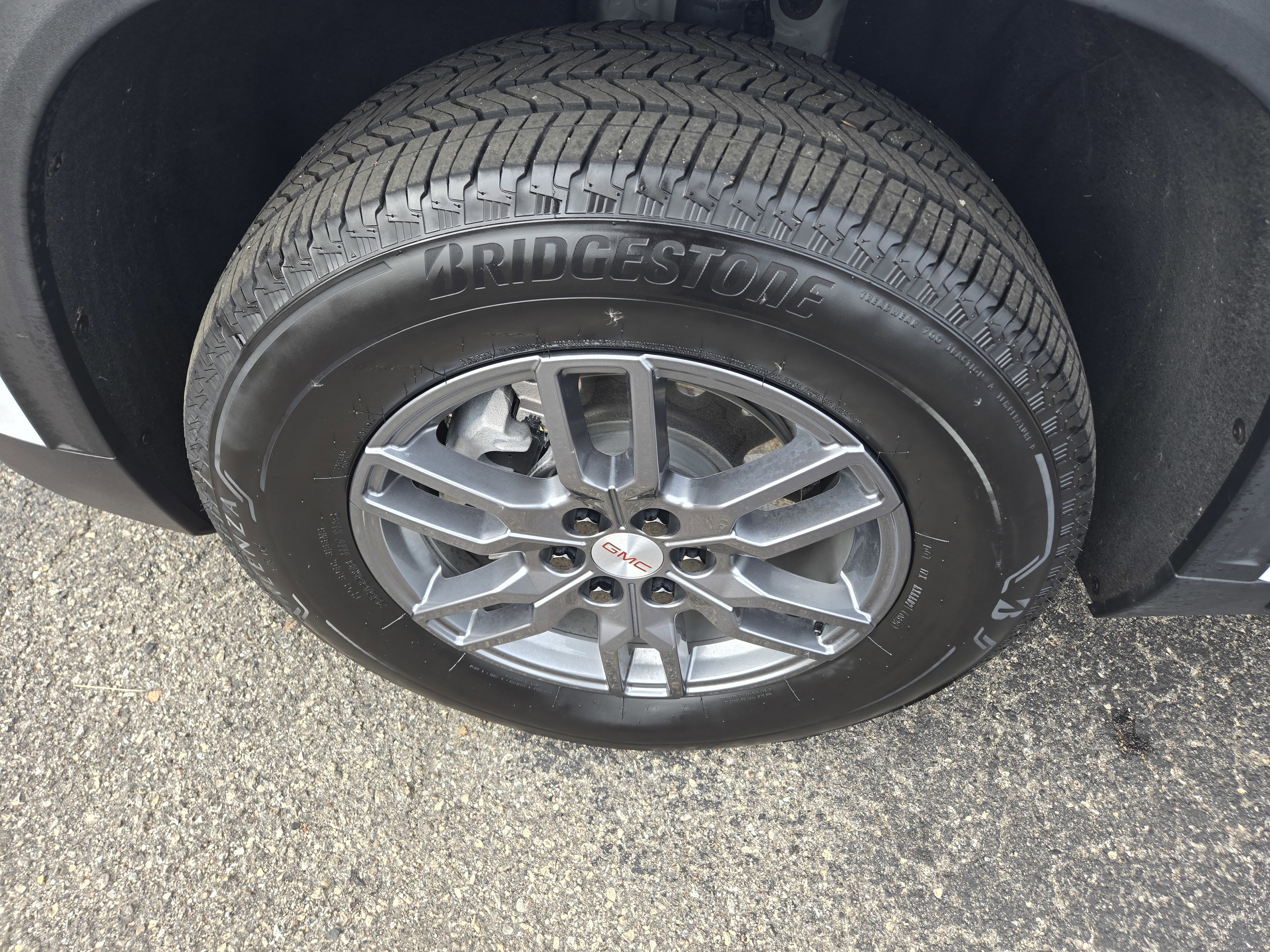 Used 2025 GMC Acadia Elevation image 10