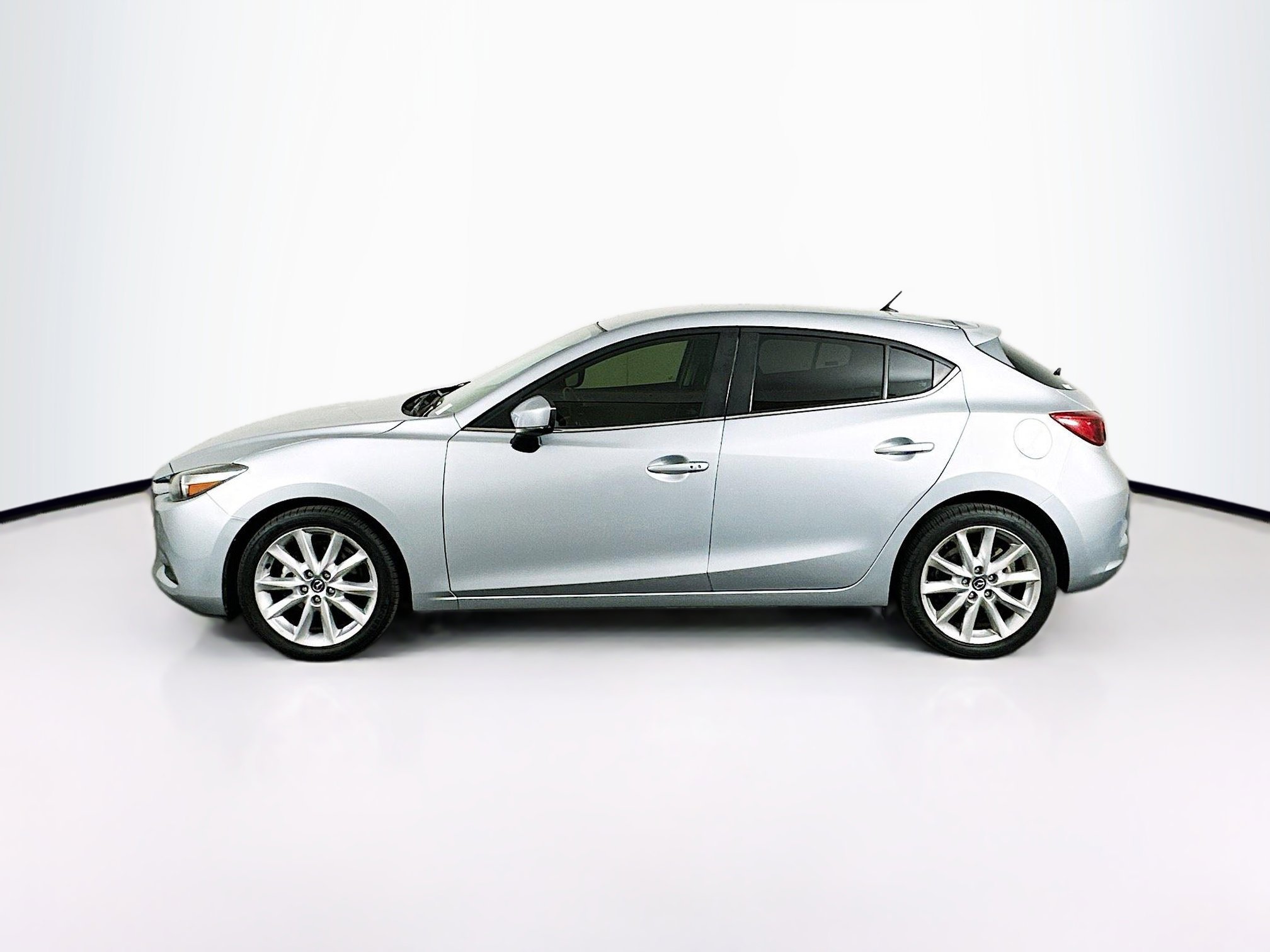 Used 2017 MAZDA MAZDA3 Touring image 4