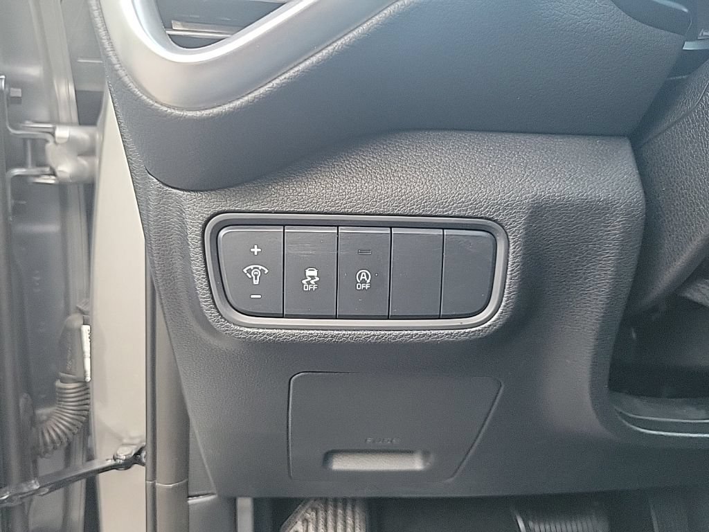 Used 2025 Kia Soul LX w/ LX Technology Package FWD image 32