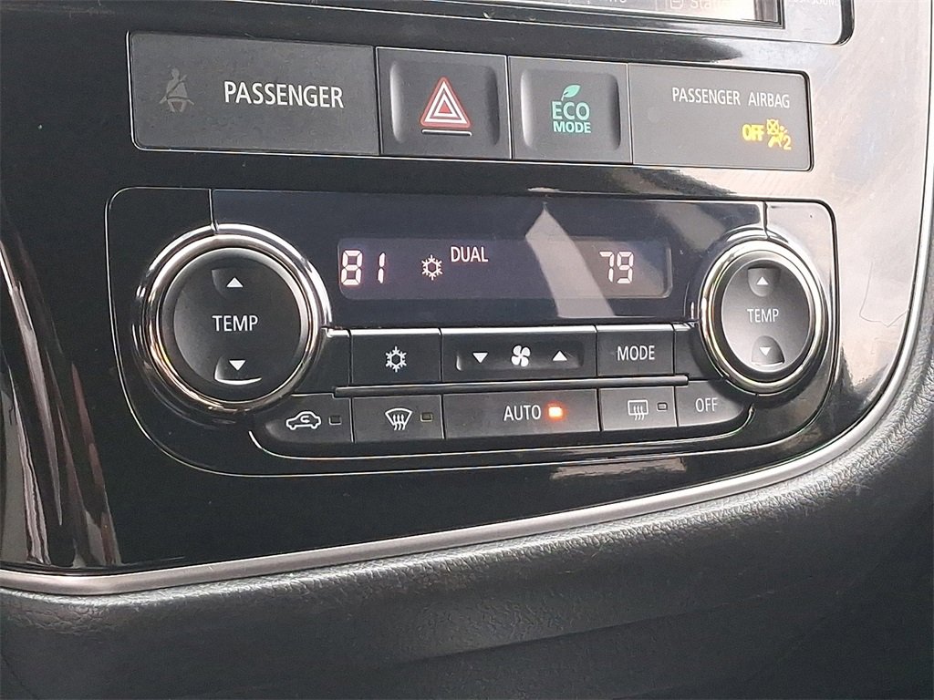 Used 2018 Mitsubishi Outlander SE image 15