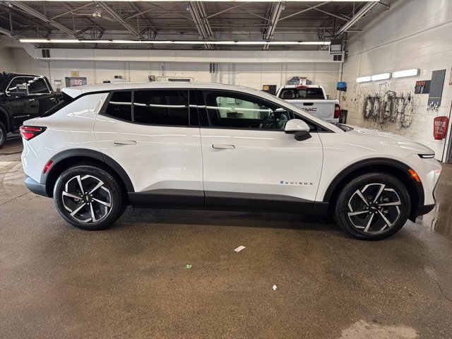 New 2026 Chevrolet Equinox EV LT image 7