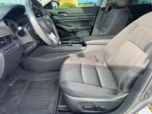 Used 2024 Nissan Altima 2.5 SV w/ SV Premium Package FWD image 17