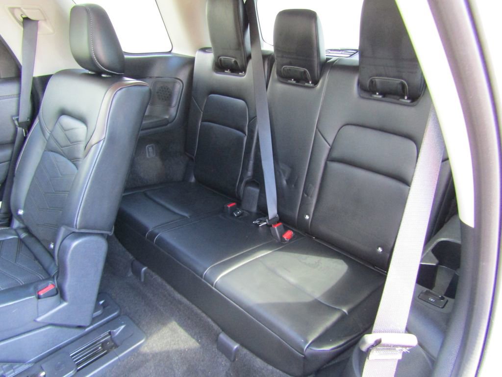 Used 2025 Nissan Pathfinder Platinum w/ Cargo Package AWD/4WD image 18
