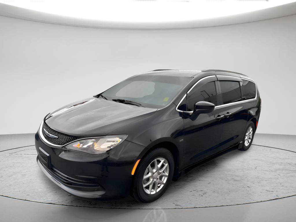 Used 2020 Chrysler Voyager Lxi FWD image 1
