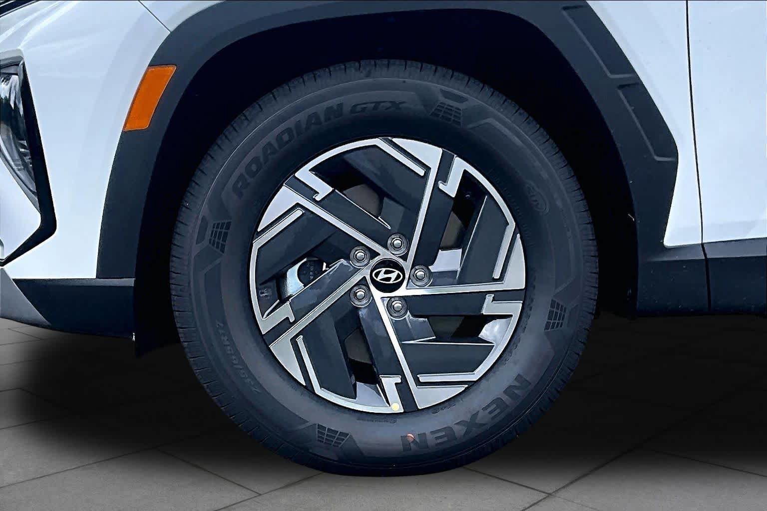 New 2026 Hyundai Tucson Blue SE FWD image 9