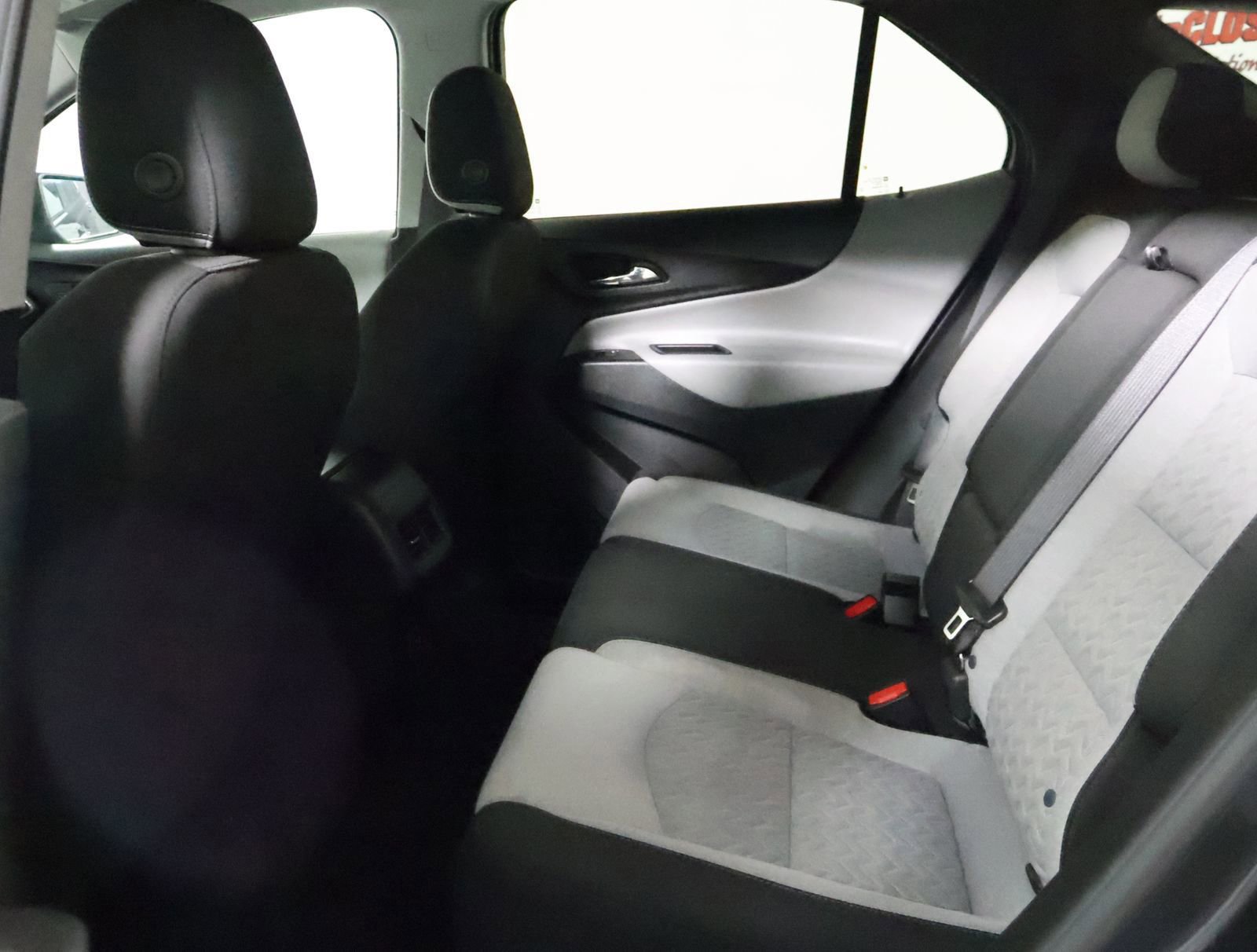 Used 2022 Chevrolet Equinox LT w/ Driver Convenience Package image 44