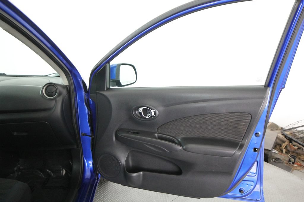 Used 2013 Nissan Versa SV w/ Convenience Pkg FWD image 39