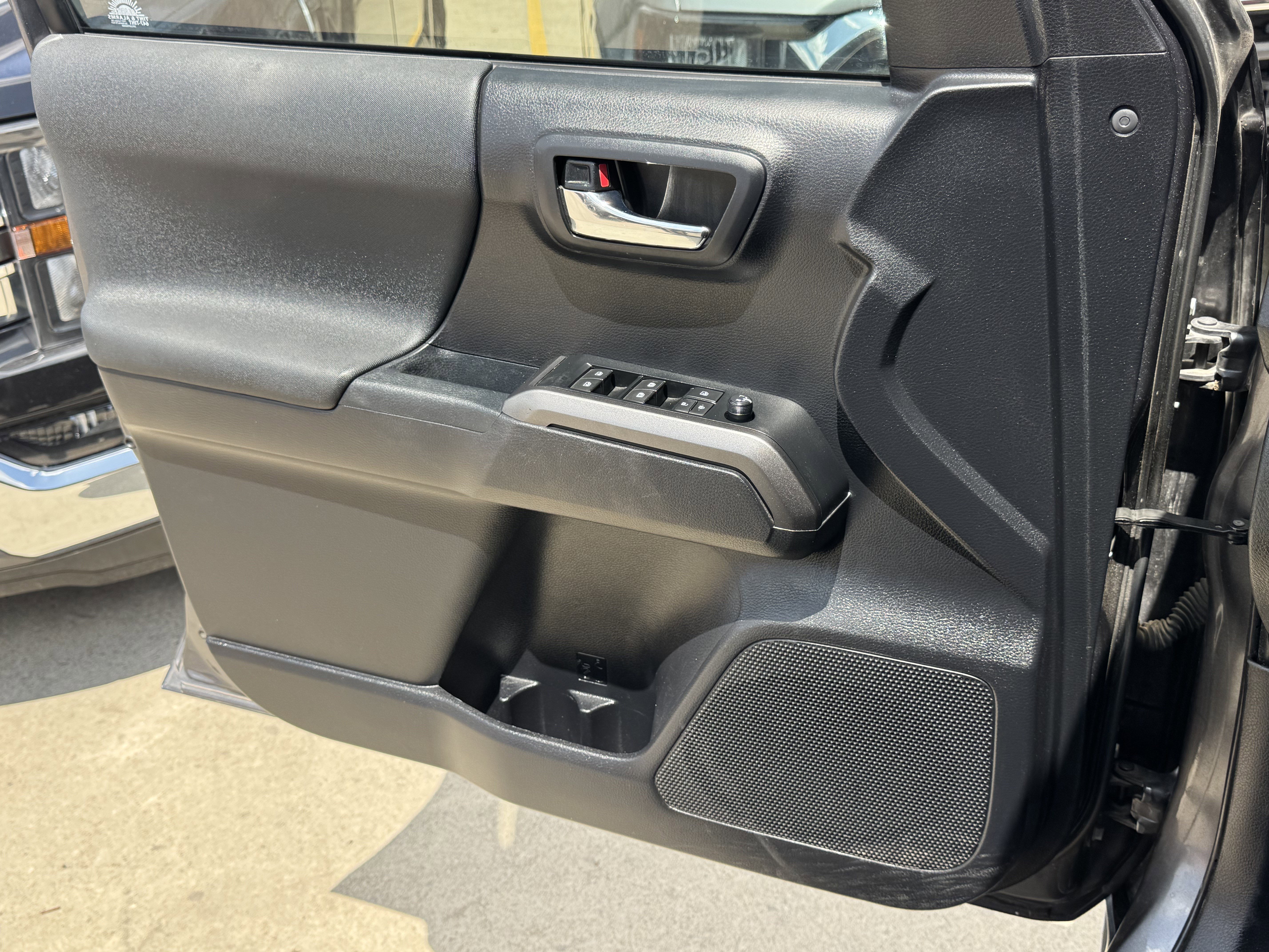Used 2019 Toyota Tacoma TRD Sport image 23