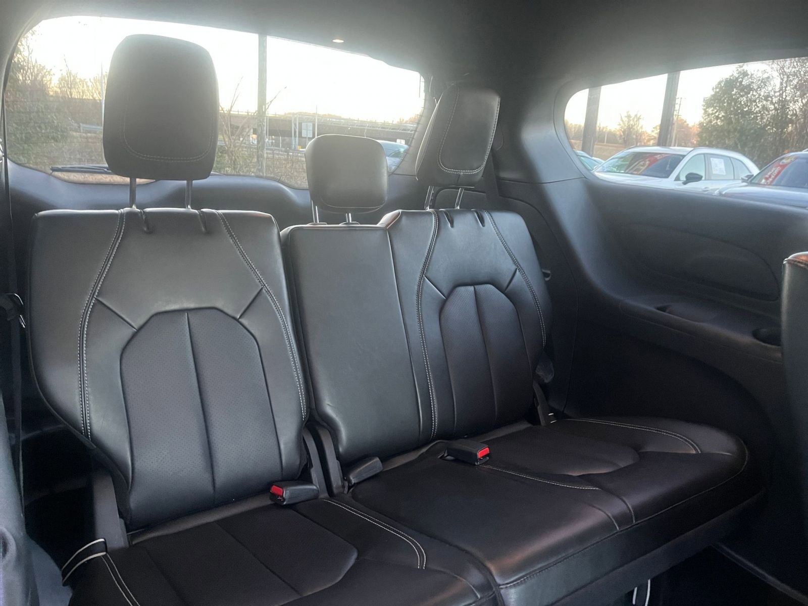 Used 2025 Chrysler Pacifica Select image 29