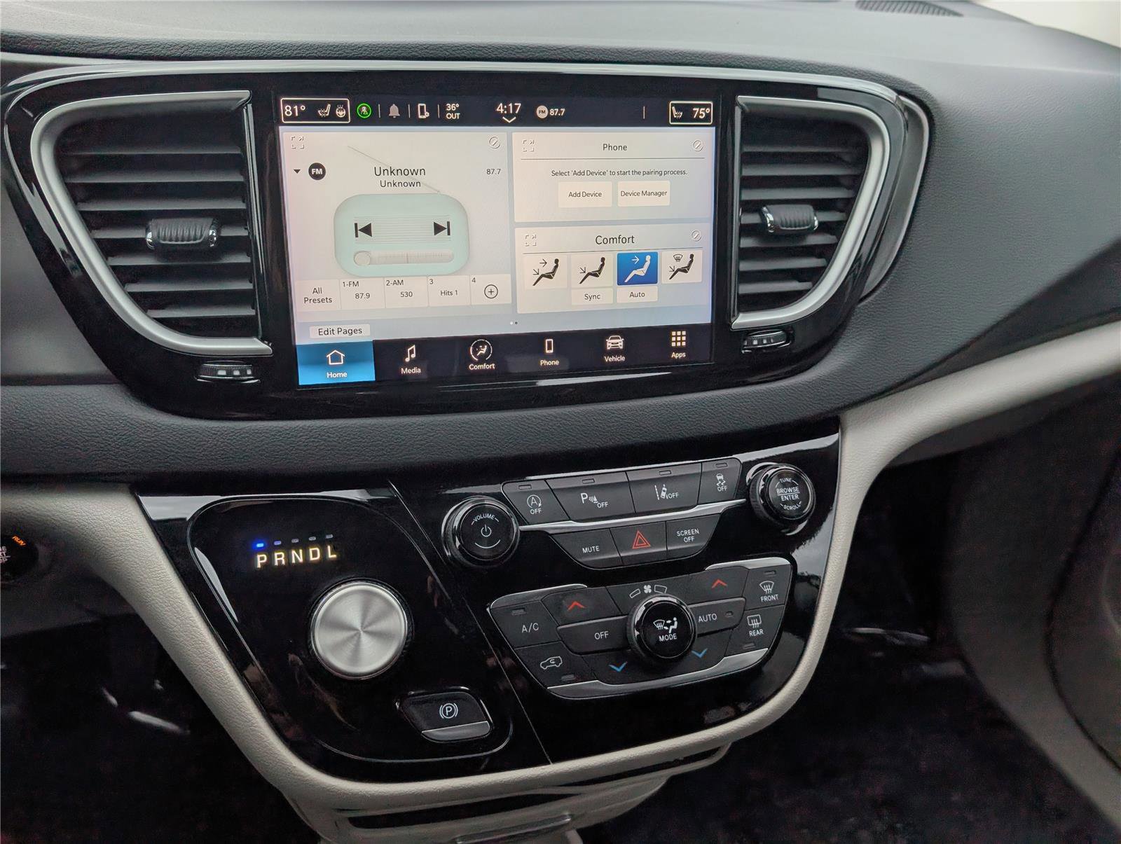 Used 2024 Chrysler Pacifica Touring-L image 27