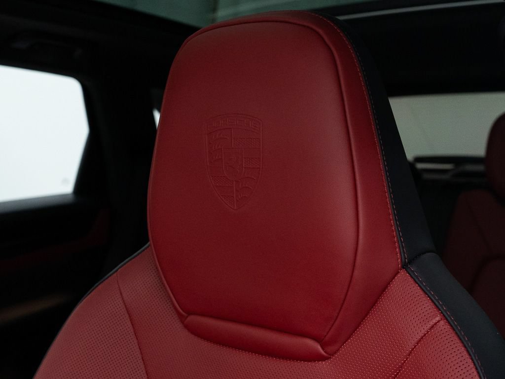 Used 2026 Porsche Cayenne GTS AWD/4WD image 18