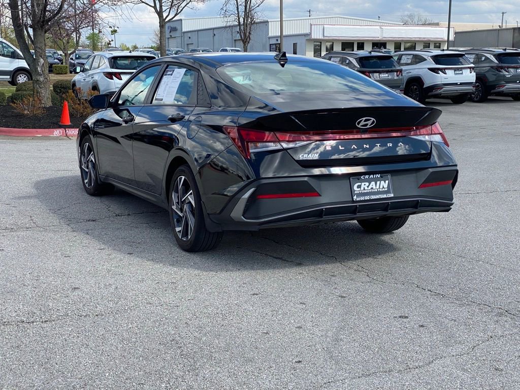 Used 2025 Hyundai Elantra Sport image 5