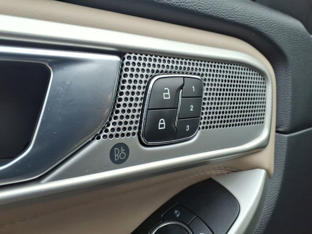 Used 2020 Ford Explorer Limited AWD/4WD image 10
